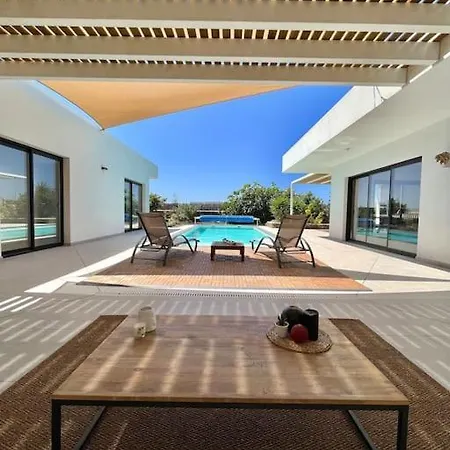Maison Au Pied Du Calderon Hondo Avec Piscine Chauffee Villa